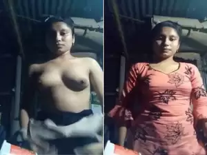 Desi Girl Shows Boobs