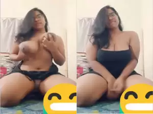 Desi Girl Shows Her Big Boobs