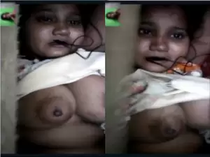 Desi Girl Shows Her Boobs and Pussy