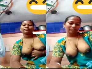 Sexy Desi Bhabhi Shows Pussy