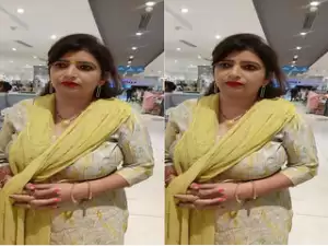Desi Bhabhi Shows Her Big Boobs