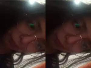 Desi Girl Shows Her Boobs