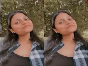 Desi Girl Shows Her Boobs