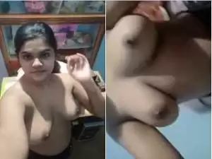 Exclusive- Desi Girl Showing her Boobs Part1