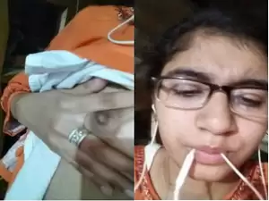 Desi Girl Shows Her Boobs and Pussy