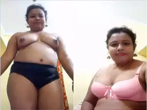 Horny Bhabhi Shows Nude Body