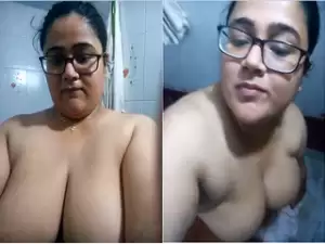 Horny BBW Bhabhi Showing Nude Body