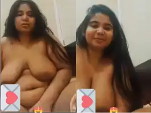 Horny Desi Girl Shows her Nude Body part 1