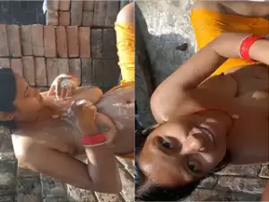 Desi Bhabhi Bathing