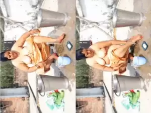 Desi Bhabhi Bathing