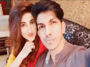 Pakistani girl fucking with friend with hindi audio