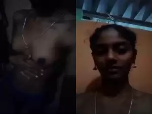 Desi Girl Shows Her Boobs