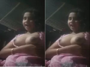 Desi Bhabhi Shows Boobs part 2