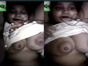 Desi Girl Shows Her Big Boobs Part 2