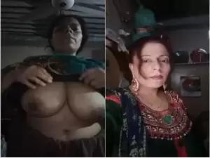 Paki Bhabhi Shows Boobs
