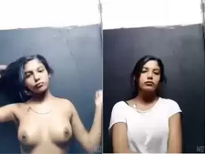 Desi Girl Shows Boobs
