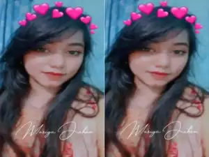 Sexy Desi Girl Shows Her Boobs