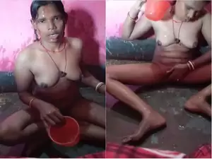 Desi Bhabhi Bathing