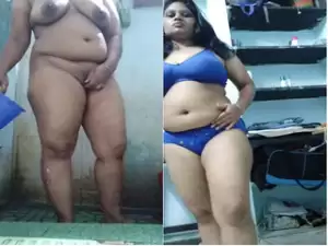 Horny Desi Bhabhi Bathing
