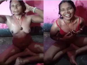 Desi Bhabhi Bathing