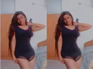 Desi Girl Shows Boobs Part 2