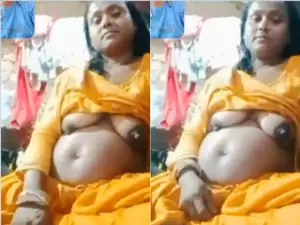 Desi Bhabhi Shows Boobs