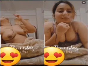 Hot Desi Girl Shows Boob