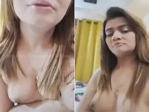 Horny Paki Girl Shows Boobs