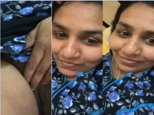 Horny Bhabhi Shows Pussy