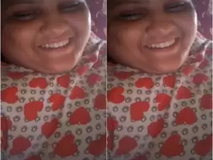 Desi Bhabhi Shows big Boobs
