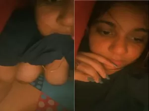 Desi Girl Shows Boobs