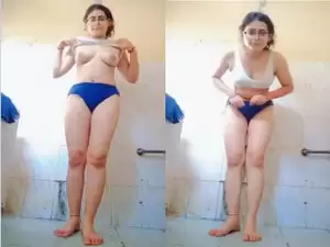 Desi Girl Shows Boobs
