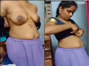 Desi Bhabhi Shows Boobs