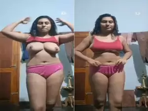 Desi Girl Shows Boobs