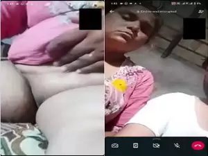 Desi Cpl Shows Her Pussy