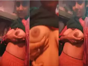 Desi Vlg Girl Pressing Boobs