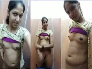 Desi Girl Shows her Boobs and Pussy