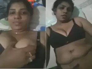 Exclusive- Horny Mallu Aunty Fingering  Selfie