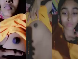 Desi Girl Shows Her Boobs And pussy