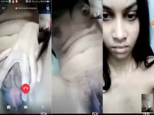 Desi Girl Shows her Pussy