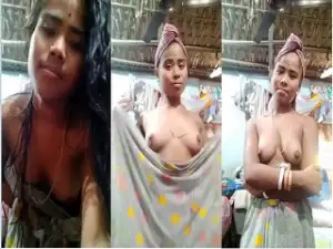Desi Bhabhi Shows Boobs