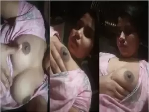 Desi Girl Shows Boobs