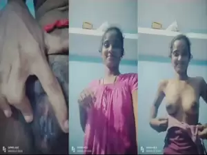 Sexy Desi Girl Shows Boobs
