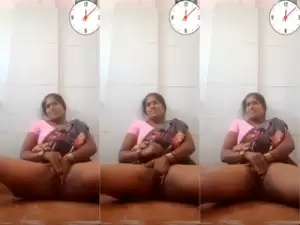 Desi Bhabhi Shows her Pussy
