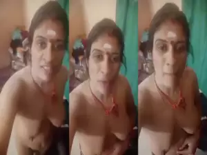 Mallu Bhabhi Shows Boobs