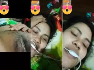 Sexy Desi girl Shows Boobs
