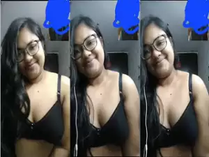 Desi Girl Shows Her Big Boobs part 1