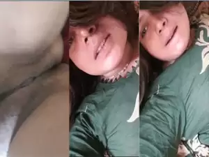 Desi Girl Shows Her Pussy