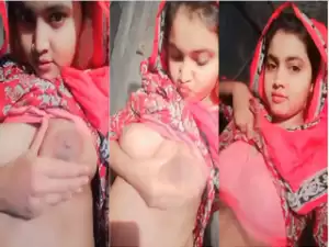 Desi Girl Shows her Boobs Part 2