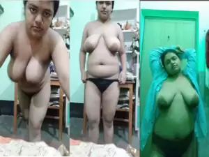 Horny Desi Bhabhi Shows Big Boobs